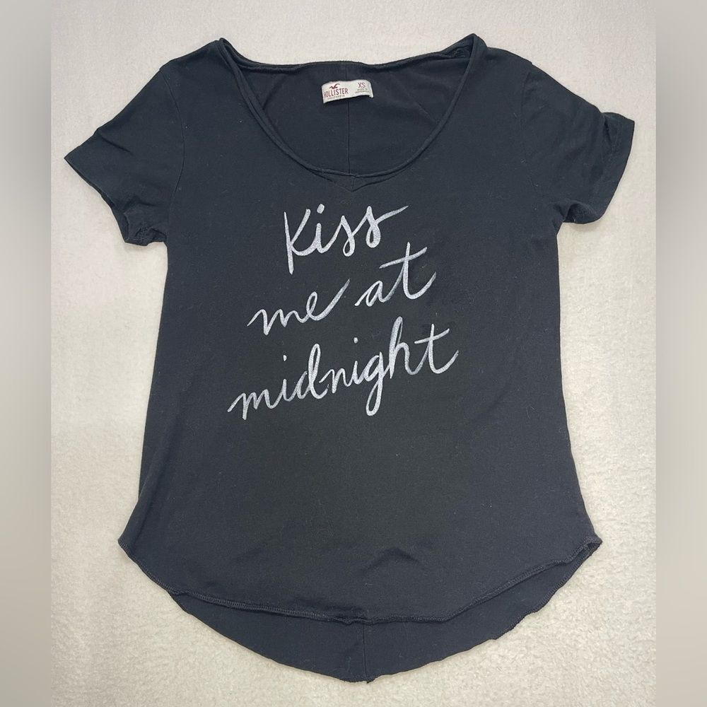 Hollister Graphic Tee Kiss Me at Midnight Black XS Short Sleeve